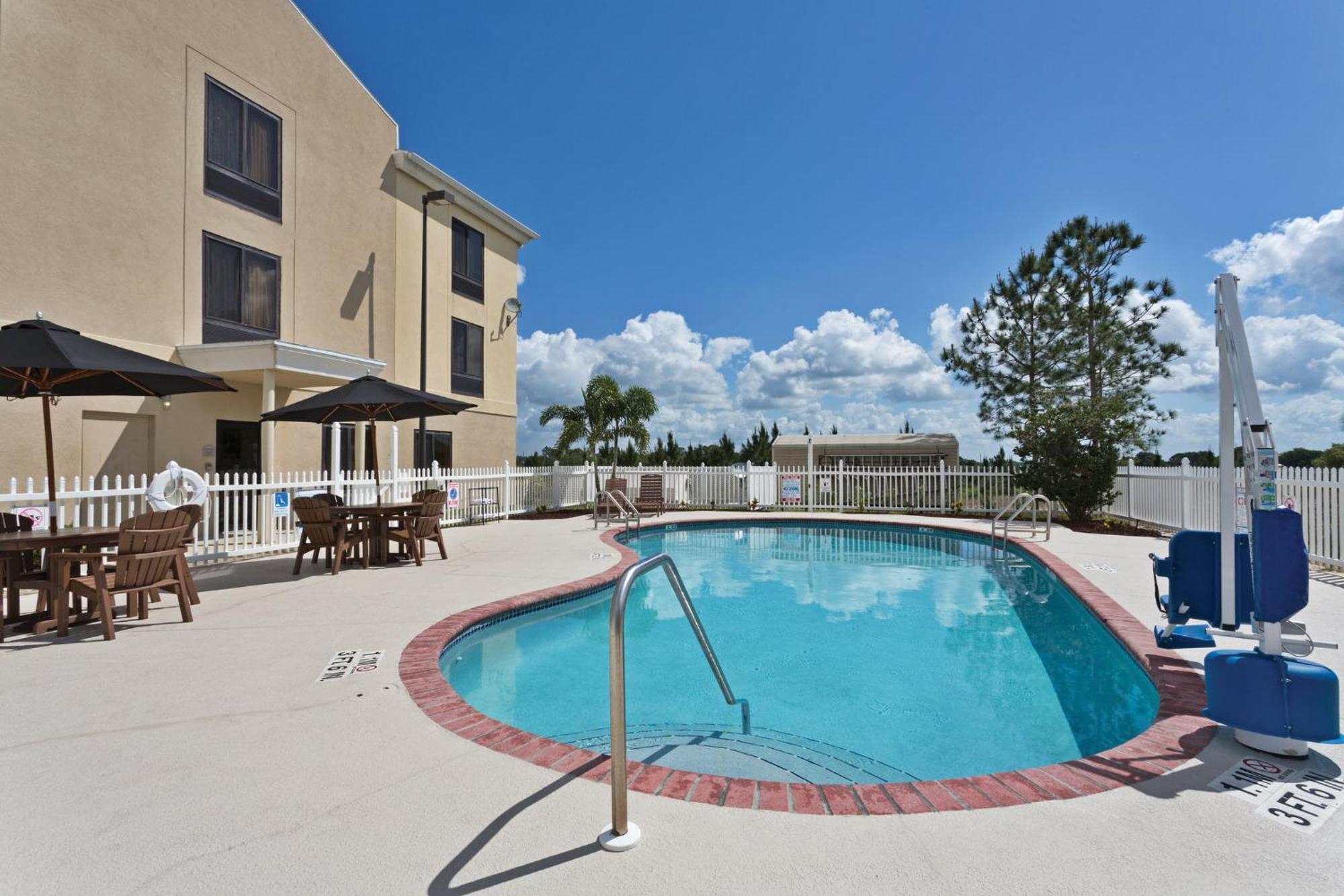 Holiday Inn Express & Suites Sebring By Ihg Экстерьер фото